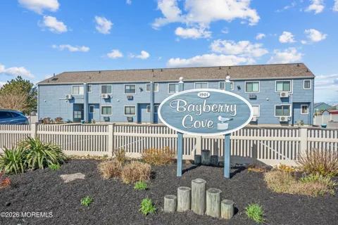 1901 Bay Boulevard #206