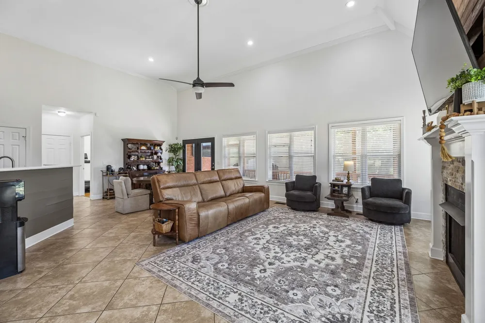 1136 Farmhouse Rd Lascassas, TN 37085