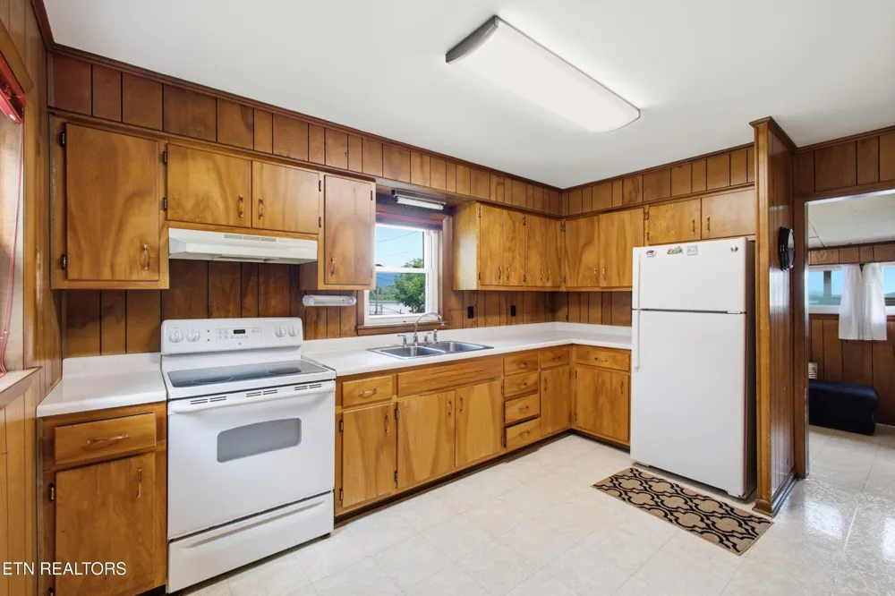 905 Cumberland St Harriman, TN 37748