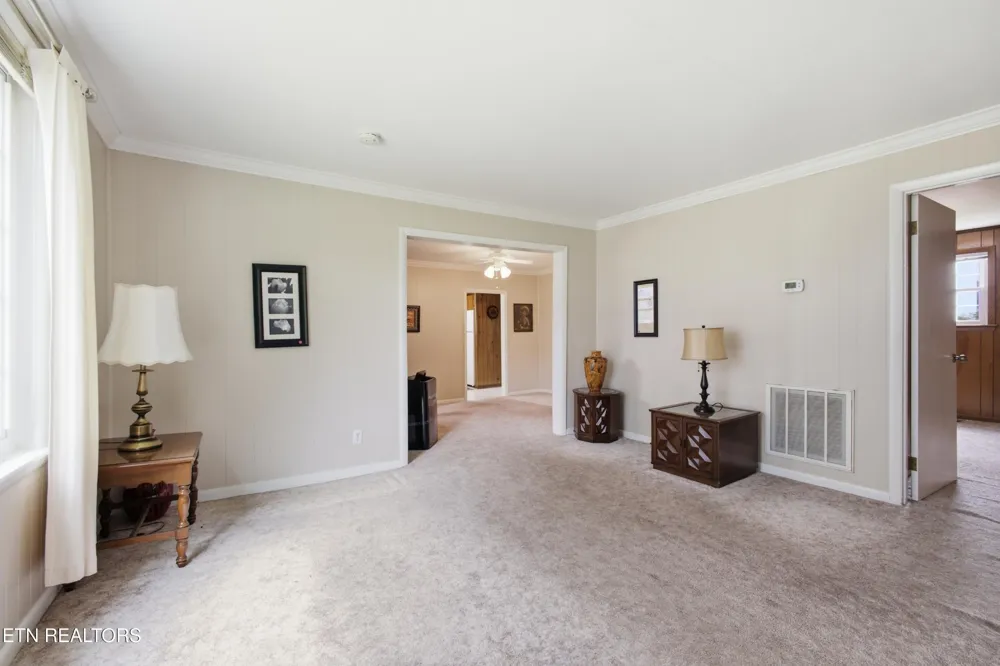 905 Cumberland St Harriman, TN 37748