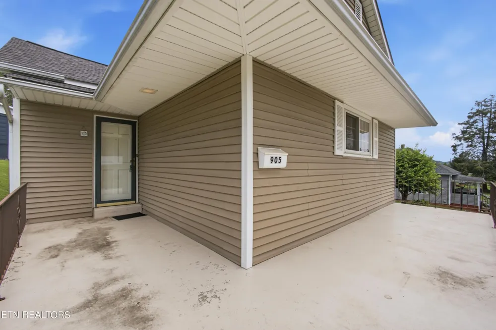 905 Cumberland St Harriman, TN 37748