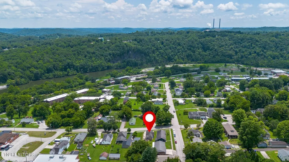 905 Cumberland St Harriman, TN 37748