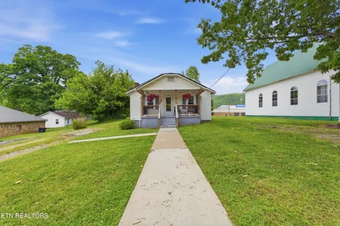 118 Woody Ave