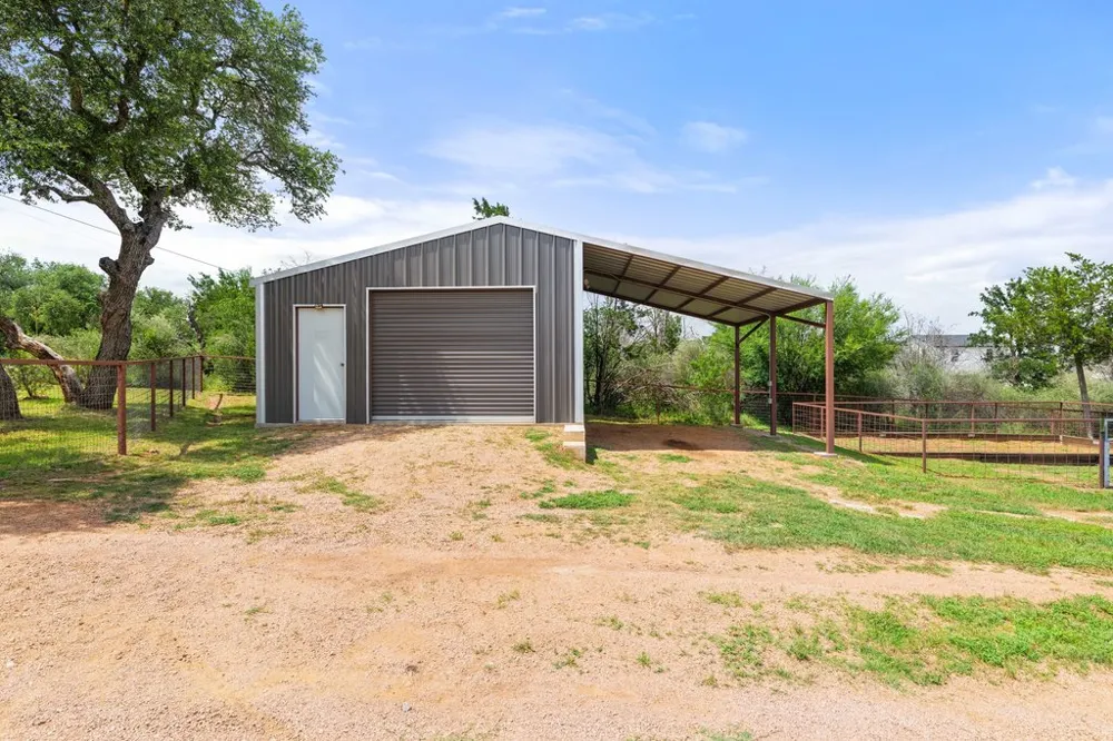 505 Broken Arrow Drive Spicewood, TX 78669