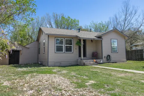 823 Hickory Street