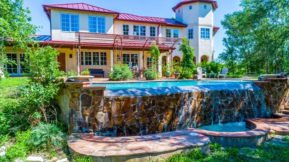 541 Martindale Falls Road Martindale, TX 78655