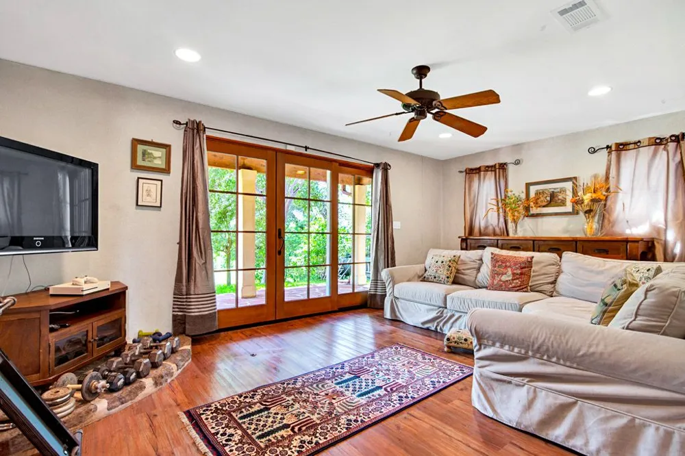 541 Martindale Falls Road Martindale, TX 78655