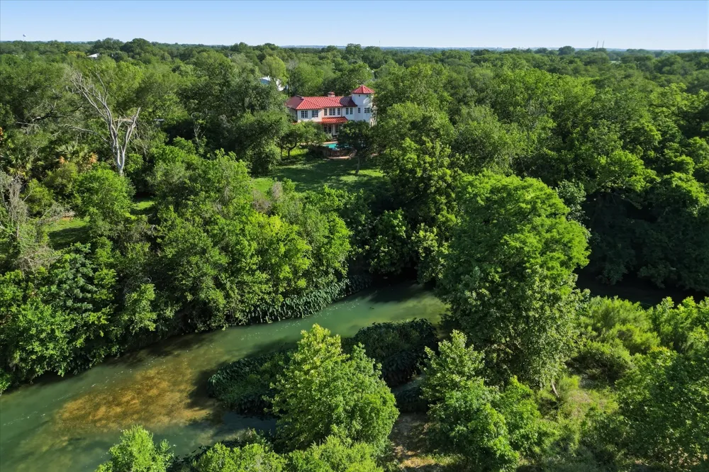541 Martindale Falls Road Martindale, TX 78655
