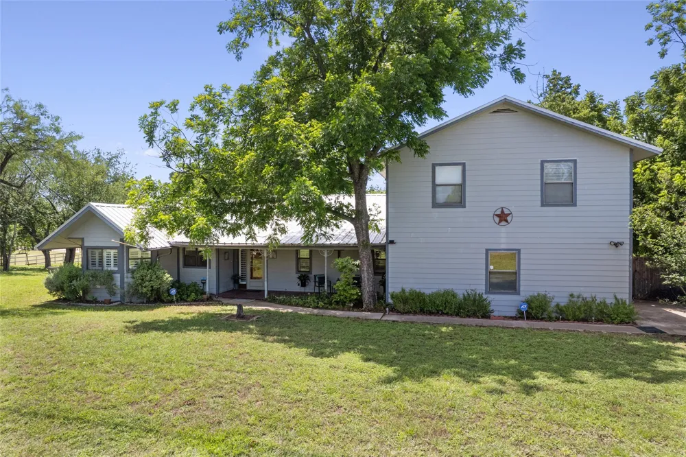 6448 River Oaks Drive Kingsland, TX 78639