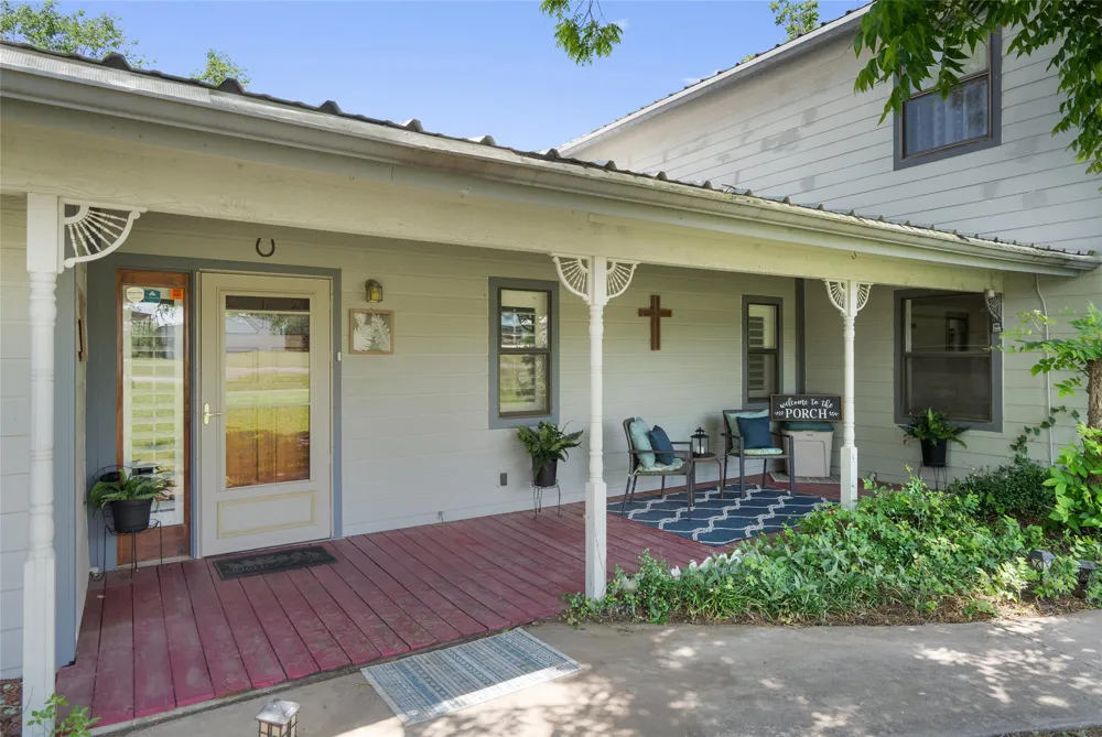 6448 River Oaks Drive Kingsland, TX 78639