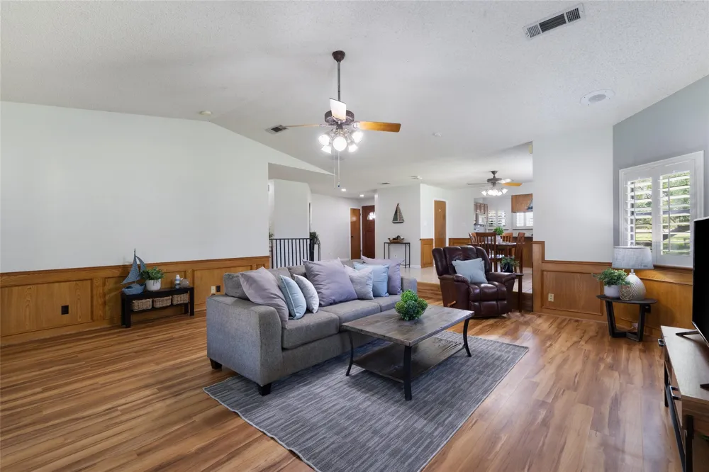 6448 River Oaks Drive Kingsland, TX 78639