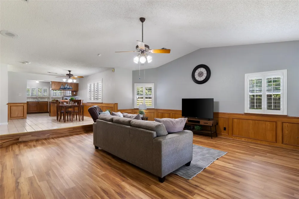 6448 River Oaks Drive Kingsland, TX 78639