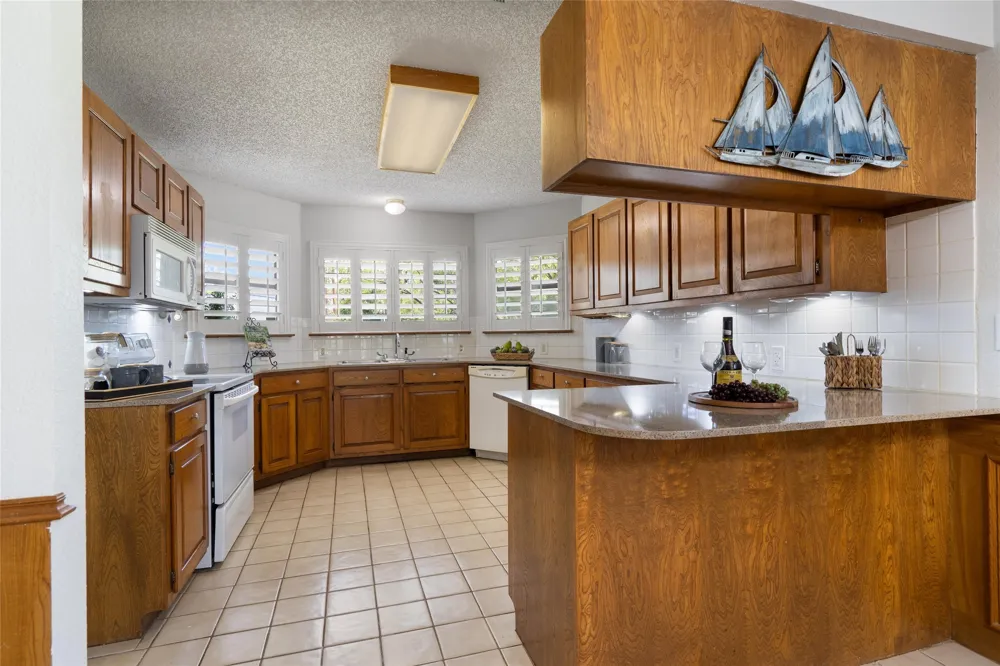 6448 River Oaks Drive Kingsland, TX 78639