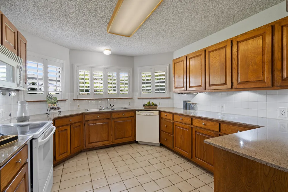 6448 River Oaks Drive Kingsland, TX 78639
