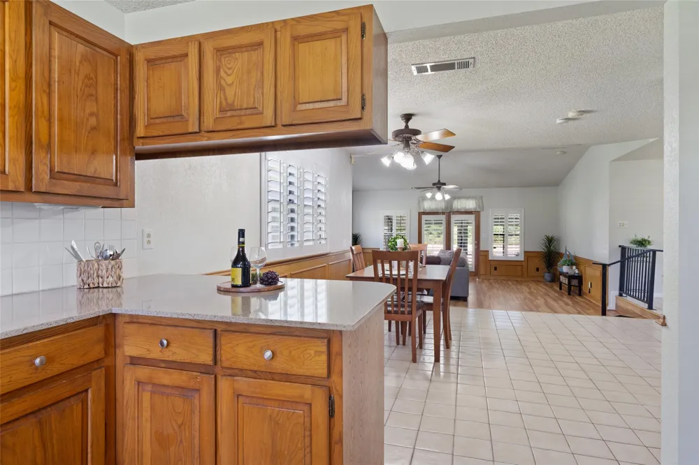 6448 River Oaks Drive Kingsland, TX 78639