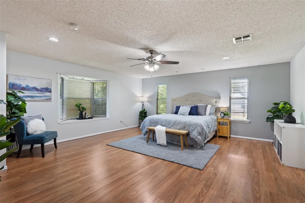 6448 River Oaks Drive Kingsland, TX 78639