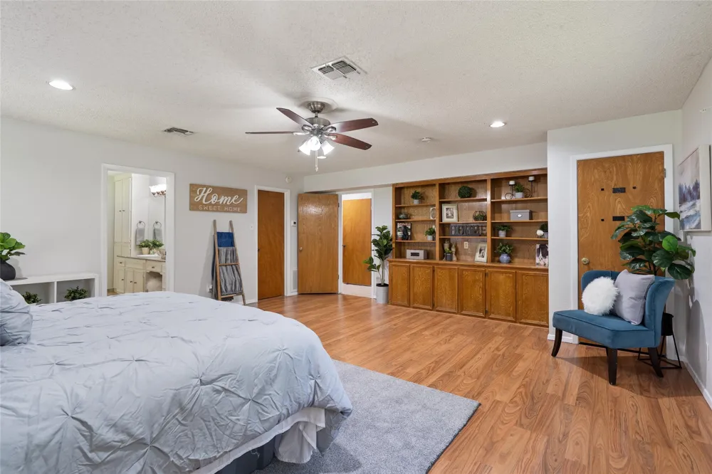 6448 River Oaks Drive Kingsland, TX 78639