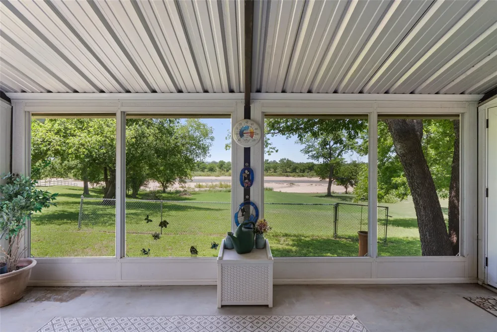 6448 River Oaks Drive Kingsland, TX 78639