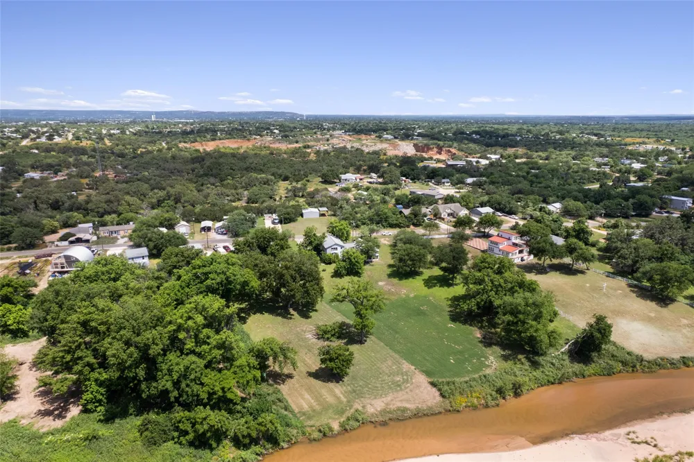 6448 River Oaks Drive Kingsland, TX 78639