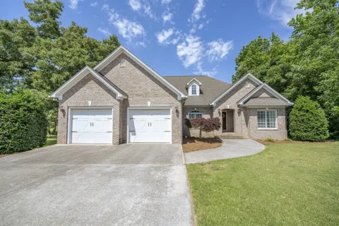 670 BOWEN DR