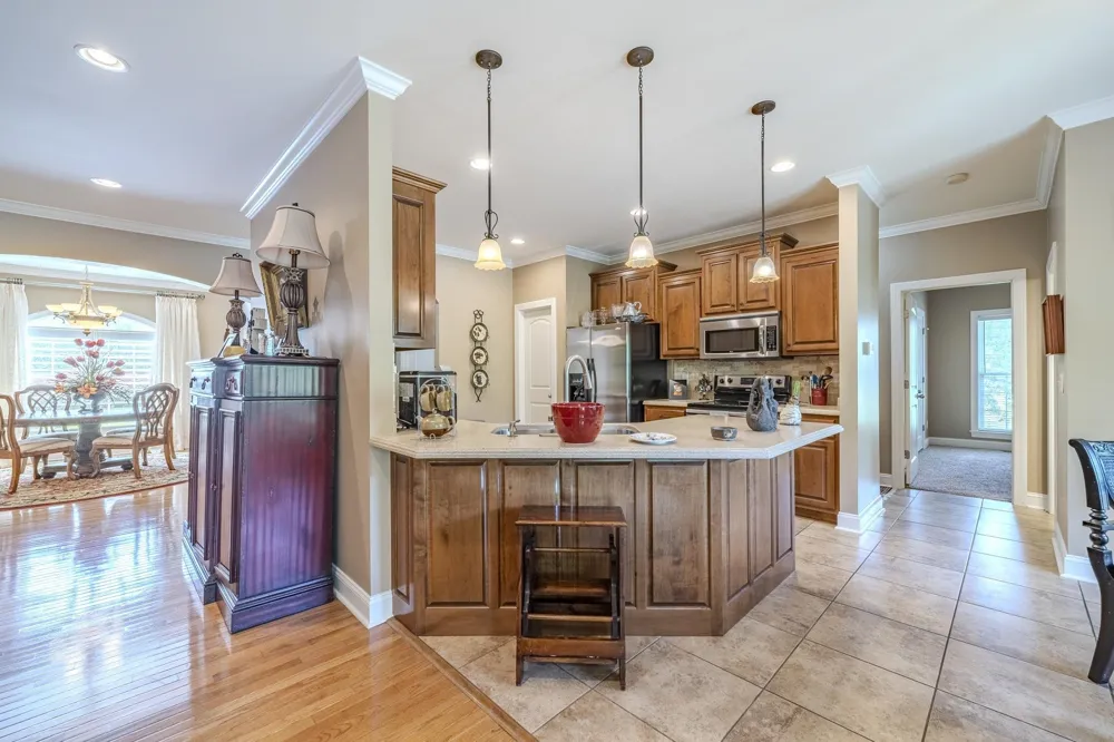 670 BOWEN DR Savannah, TN 38372
