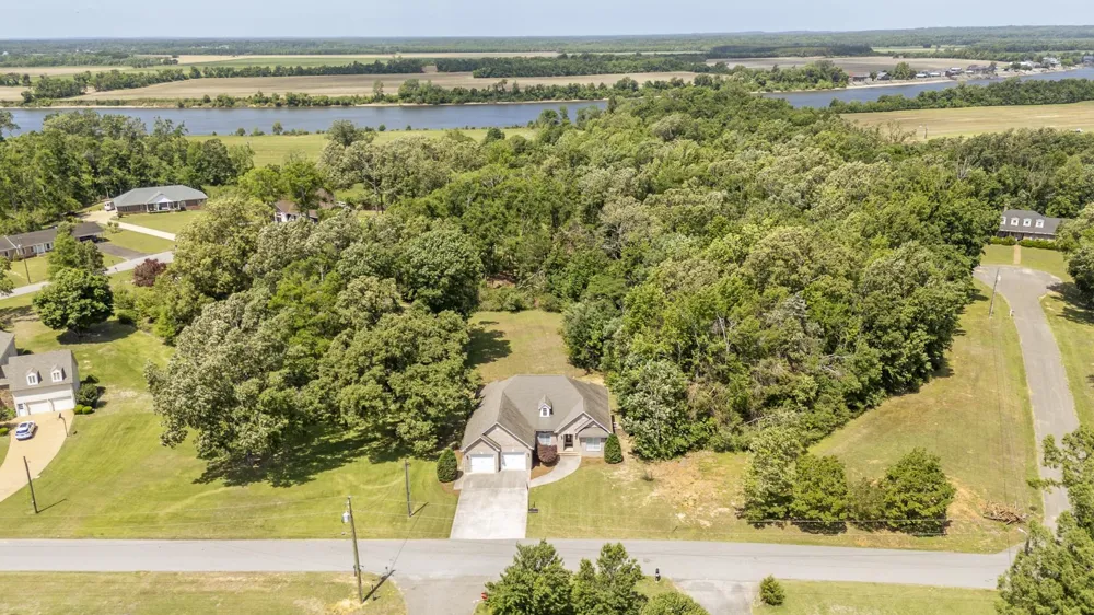 670 BOWEN DR Savannah, TN 38372