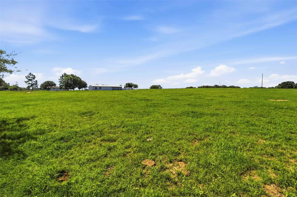 405 Old Highway 20 Highway McDade, TX 78650
