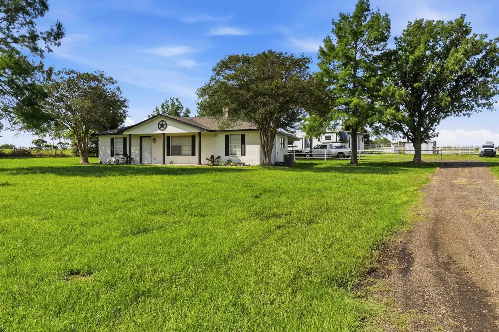 405 Old Highway 20 Highway McDade, TX 78650