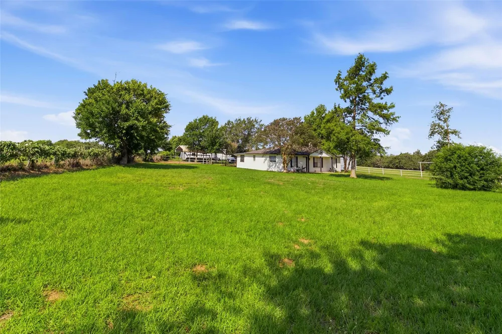 405 Old Highway 20 Highway McDade, TX 78650