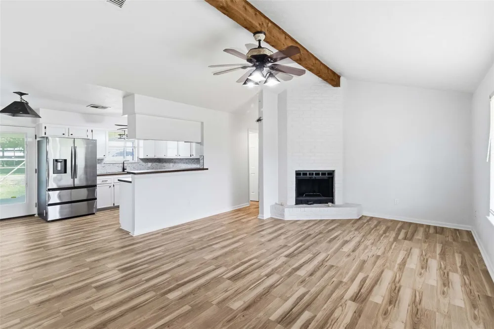 405 Old Highway 20 Highway McDade, TX 78650