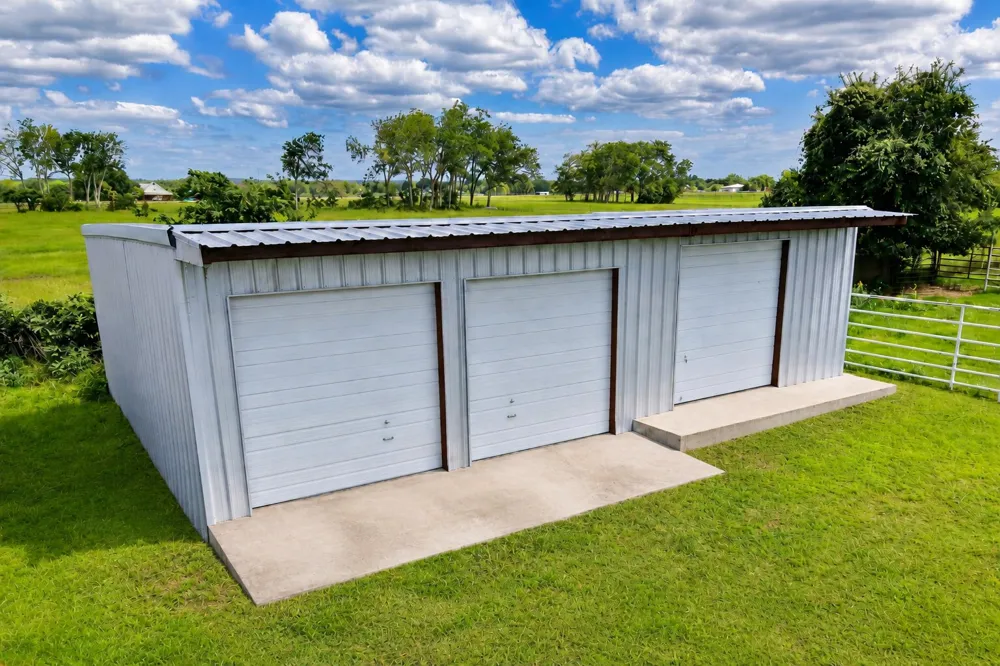 405 Old Highway 20 Highway McDade, TX 78650