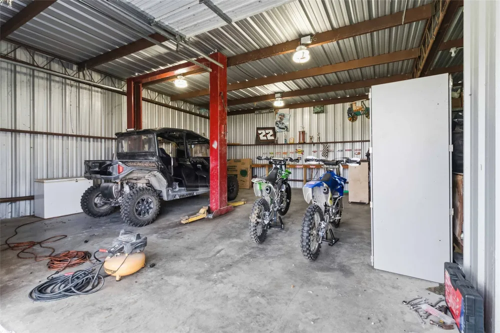 405 Old Highway 20 Highway McDade, TX 78650