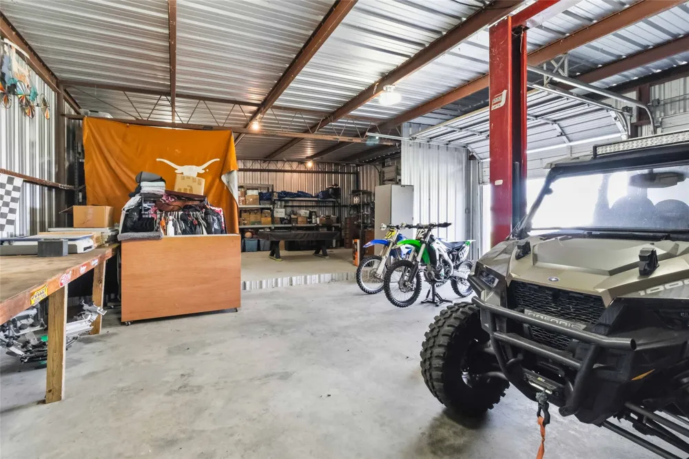405 Old Highway 20 Highway McDade, TX 78650