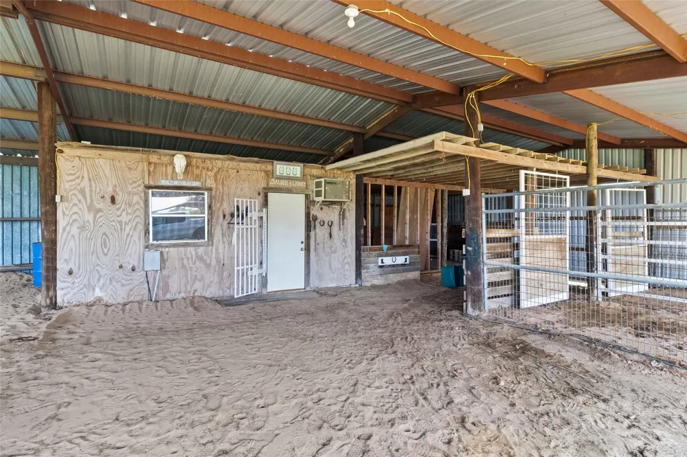405 Old Highway 20 Highway McDade, TX 78650