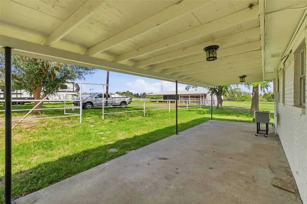 405 Old Highway 20 Highway McDade, TX 78650