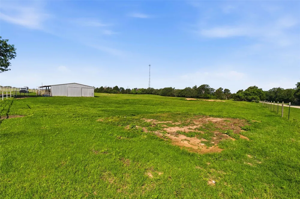 405 Old Highway 20 Highway McDade, TX 78650