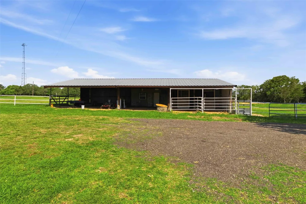 405 Old Highway 20 Highway McDade, TX 78650