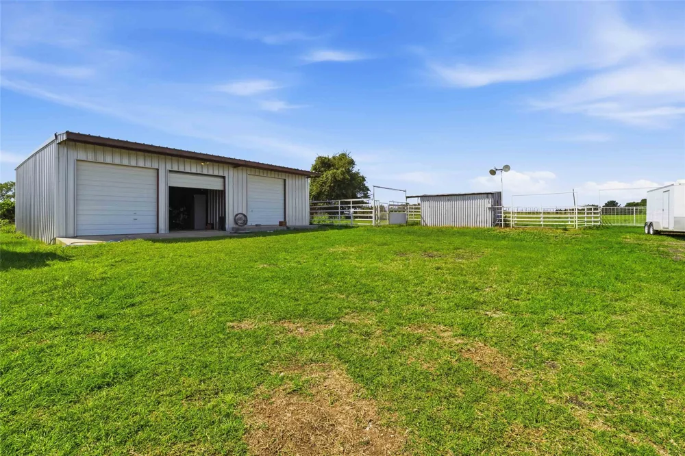405 Old Highway 20 Highway McDade, TX 78650