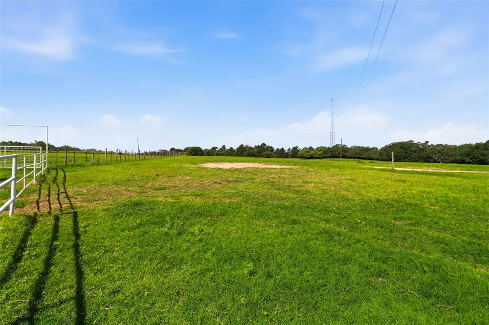 405 Old Highway 20 Highway McDade, TX 78650