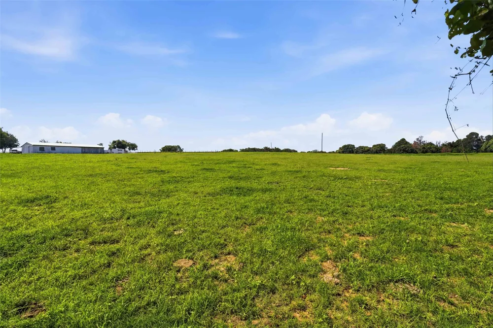 405 Old Highway 20 Highway McDade, TX 78650
