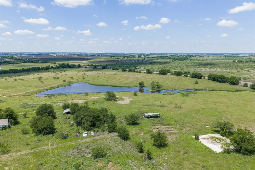 4 HWY 36 Rogers, TX 76569