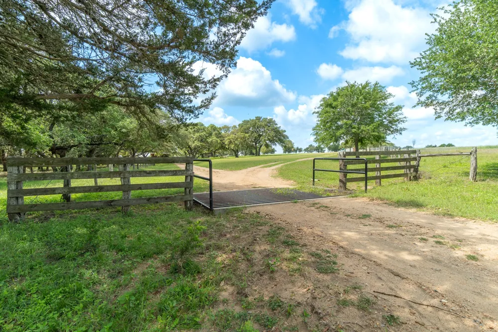 5018 Wolters Road Schulenburg, TX 78956