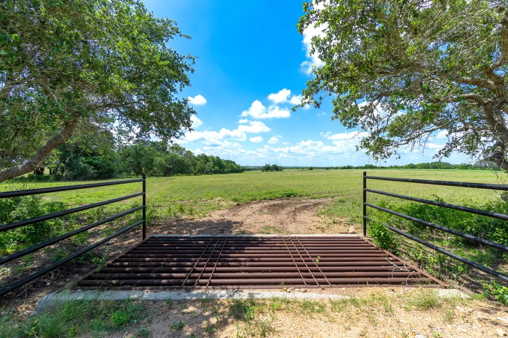 5018 Wolters Road Schulenburg, TX 78956