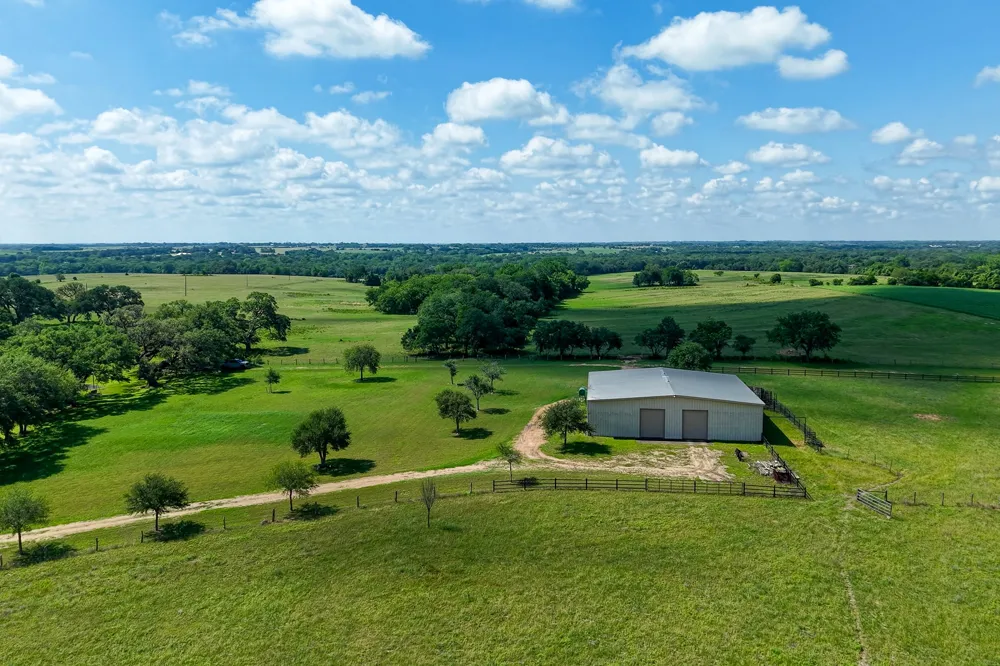 5018 Wolters Road Schulenburg, TX 78956