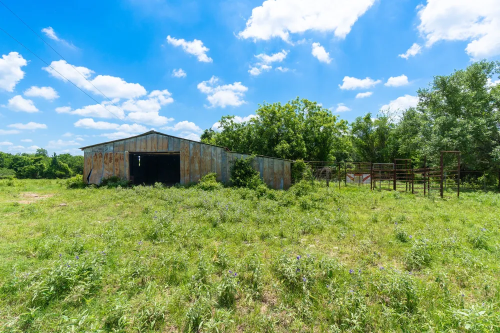 5018 Wolters Road Schulenburg, TX 78956