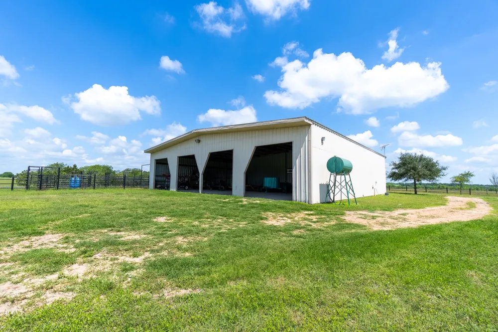 5018 Wolters Road Schulenburg, TX 78956