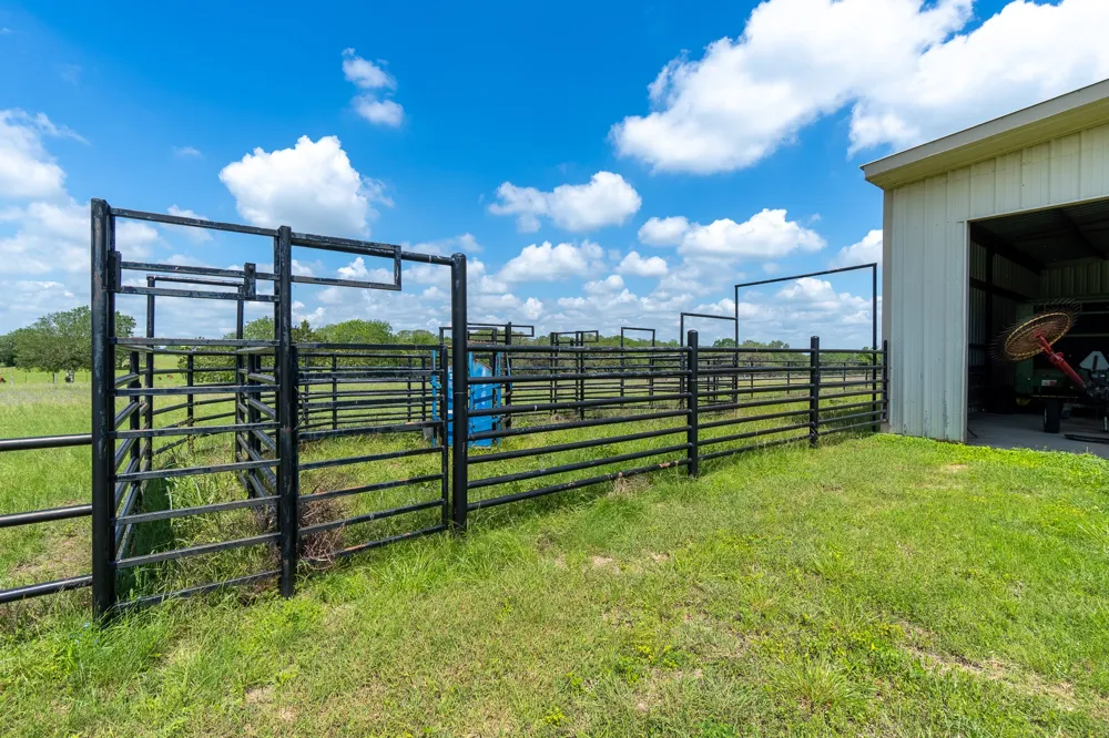 5018 Wolters Road Schulenburg, TX 78956