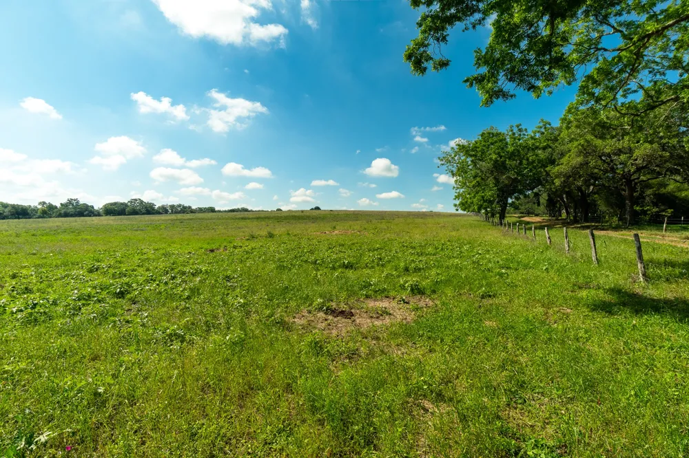 5018 Wolters Road Schulenburg, TX 78956