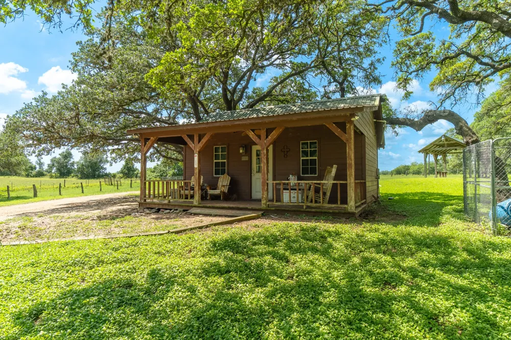 5018 Wolters Road Schulenburg, TX 78956