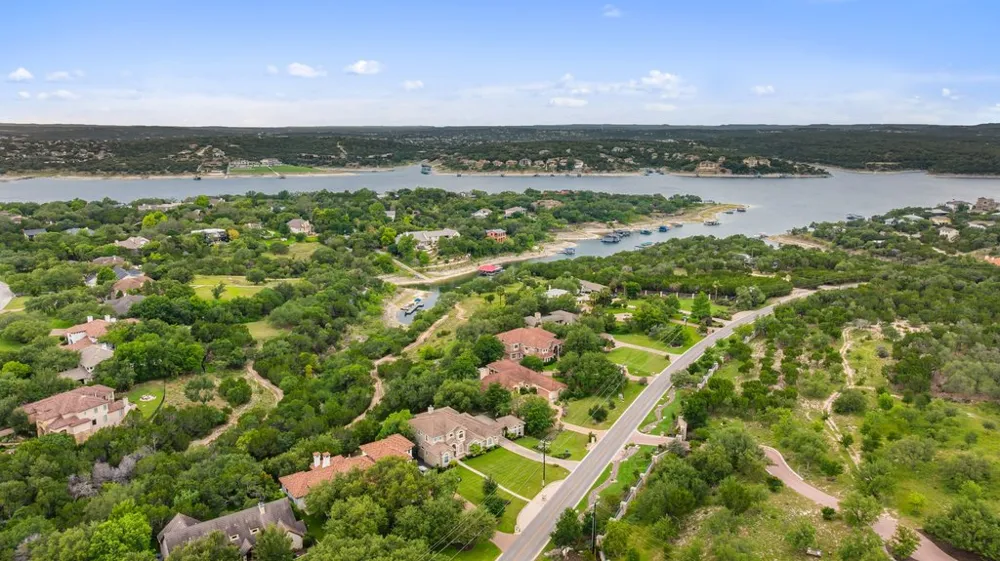 701 Hurst Creek Road Lakeway, TX 78734